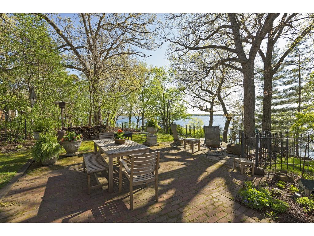 128 Dellwood Avenue, Dellwood, MN 55110 MLS 4789286 Edina Realty