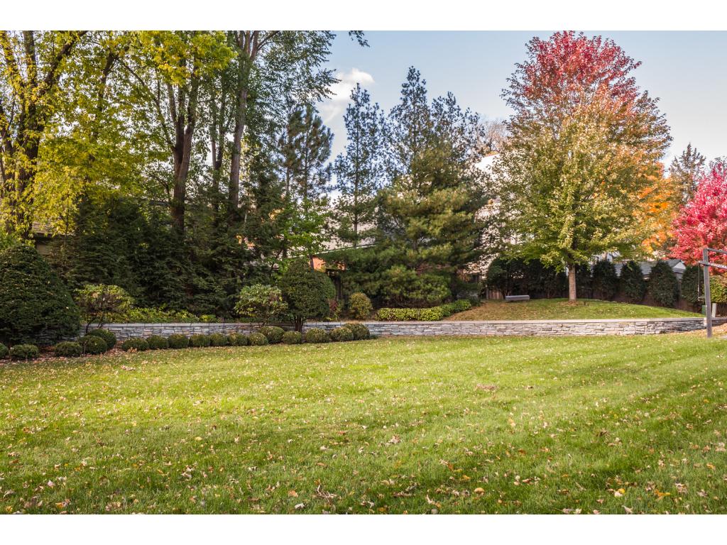 2424 W Lake Of The Isles Parkway, Minneapolis, MN 55405 MLS 4796870