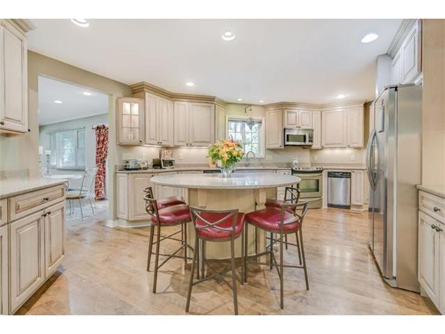 2443 Farrington Circle Roseville MN 55113