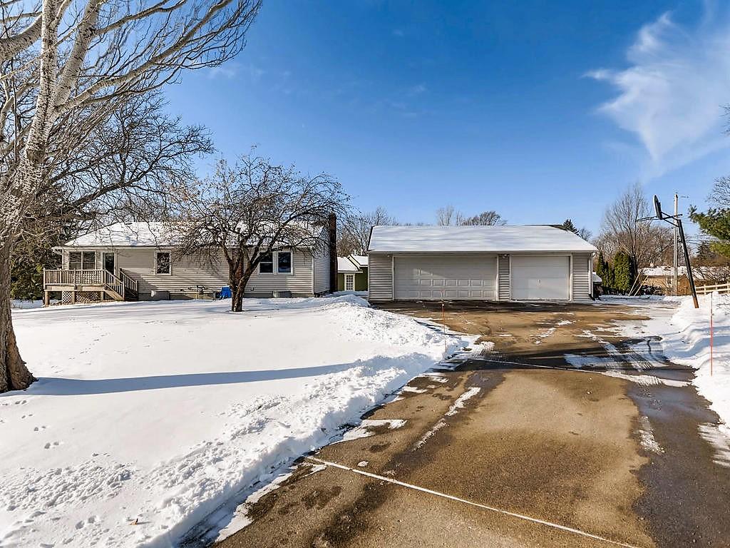 2449 Oak Street White Bear Lake MN 55110 4899899 image1