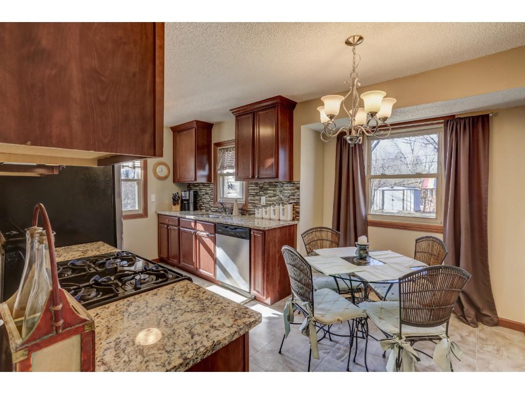 4309 Aquila Avenue N New Hope Mn 55428 Mls 4795995 Edina Realty 4309 Aquila Avenue N New Hope Mn 55428 4795995 Image1