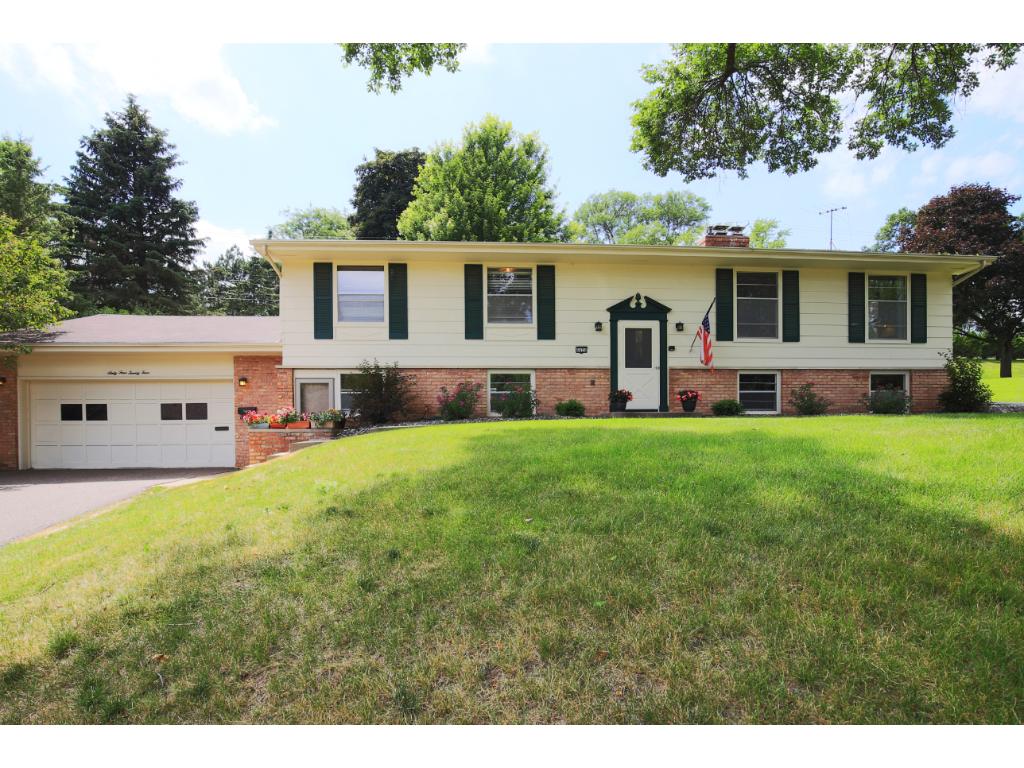 edina singles Edina, mn single family homes for sale single family homes for sale in edina, mn have a median listing price of $550,000 and a price per square foot of $210 there are 587 active single family homes for sale in edina, minnesota, which spend an average of 63 days on the market. edina singles Edina, mn single family homes for sale single family homes for sale in edina, mn have a median listing price of $550,000 and a price per square foot of $210 there are 587 active single family homes for sale in edina, minnesota, which spend an average of 63 days on the market.